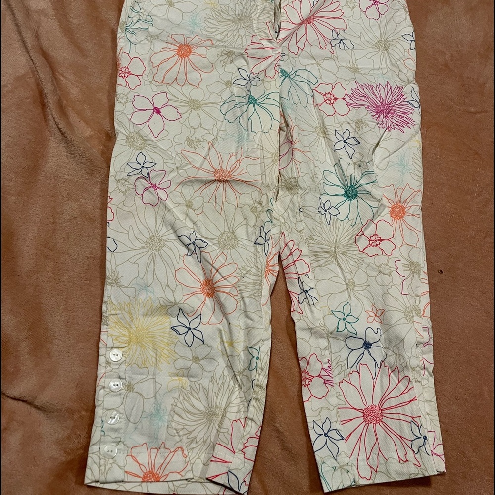 Floral Capris!!
